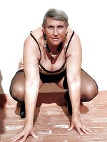 free mature bald pussy